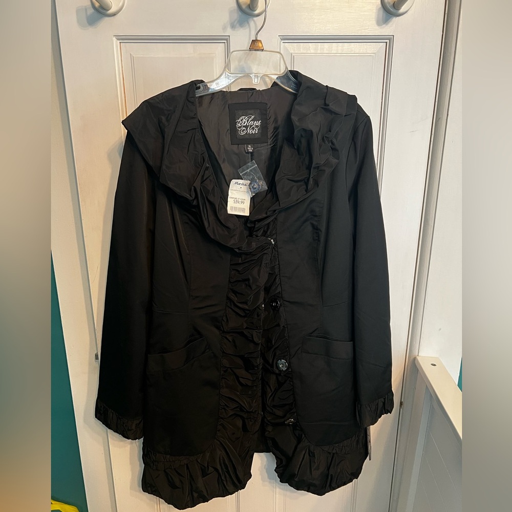 Blanc Noir black coat